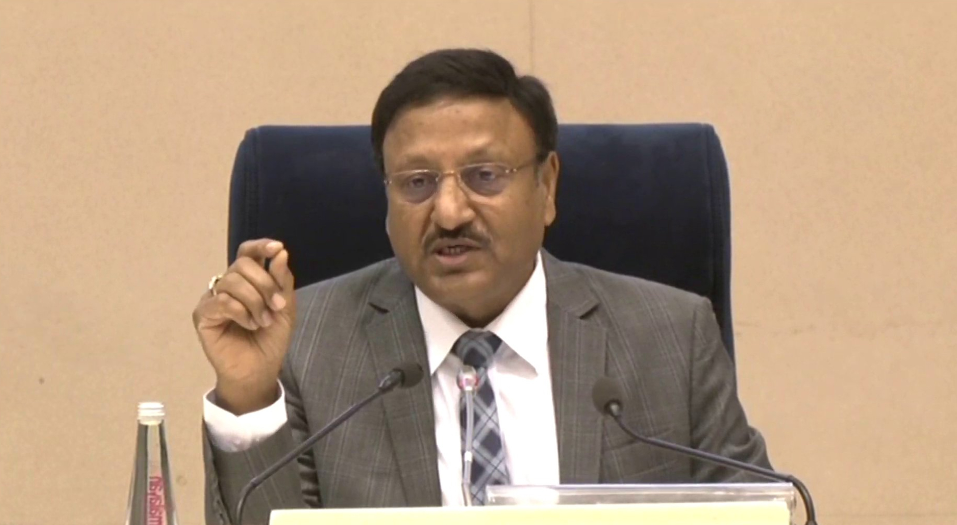 Karnataka Election 2023: 10 मई को वोटिंग और 13 को आएंगे नतीजे, जानिए राज्य की मौजूदा सियासत Karnataka Election 2023: 10 मई को वोटिंग और 13 को आएंगे नतीजे, जानिए राज्य की मौजूदा सियासत