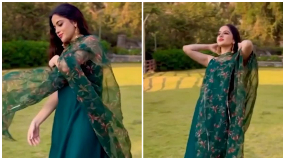 Urfi Javed: रमजान में उर्फी ने बदला अपना लुक, नए लुक में कैमरे के सामने ढाया कहर Urfi Javed: रमजान में उर्फी ने बदला अपना लुक, नए लुक में कैमरे के सामने ढाया कहर