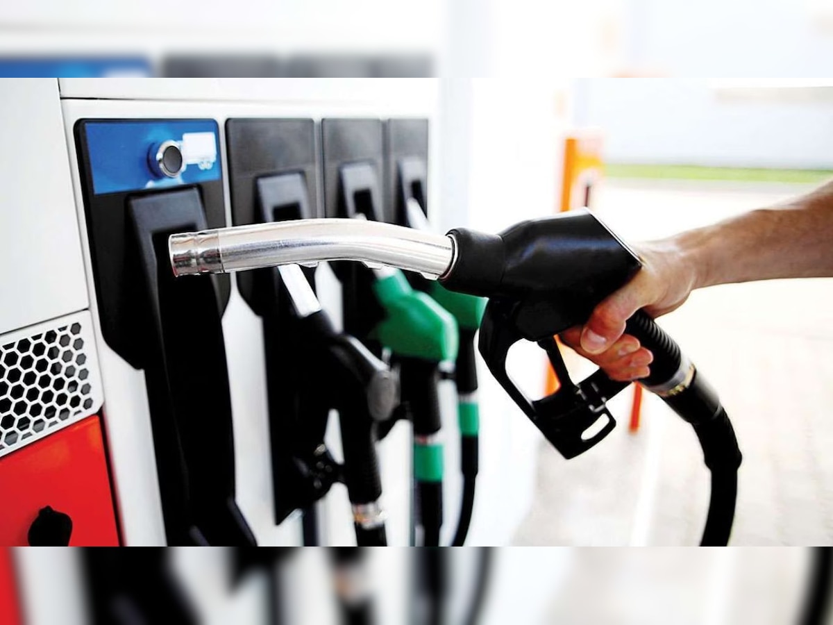 UP Petrol Diesel Rate: अपने वाहन में तेल भरवाने से पहले चेक कर लें पर्स, जानें UP में कहां सस्ता मिल रहा तेल