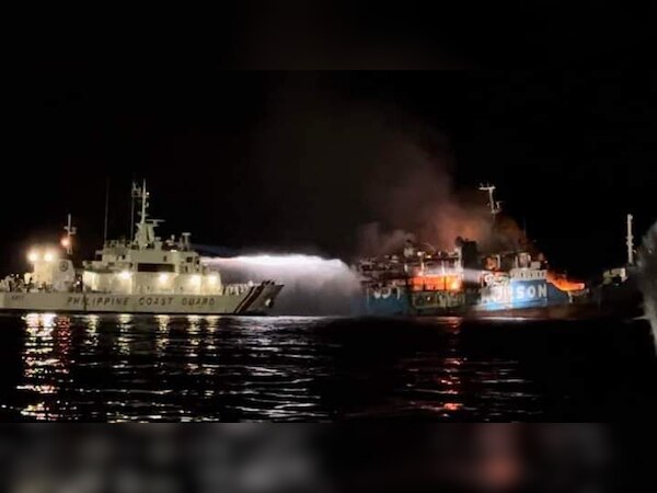फिलीपींस में बड़ा हादसा: 250 लोगों को ले जा रही नौका में लगी आग, अब तक 12 की मौत, 7 लापता