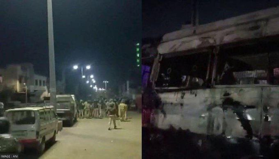 Maharashtra: महाराष्ट्र में मंदिर के बाहर जबरदस्त पथराव: पुलिसकर्मियों पर हमला, गाड़ियां भी फूंकी Maharashtra: महाराष्ट्र में मंदिर के बाहर जबरदस्त पथराव: पुलिसकर्मियों पर हमला, गाड़ियां भी फूंकी