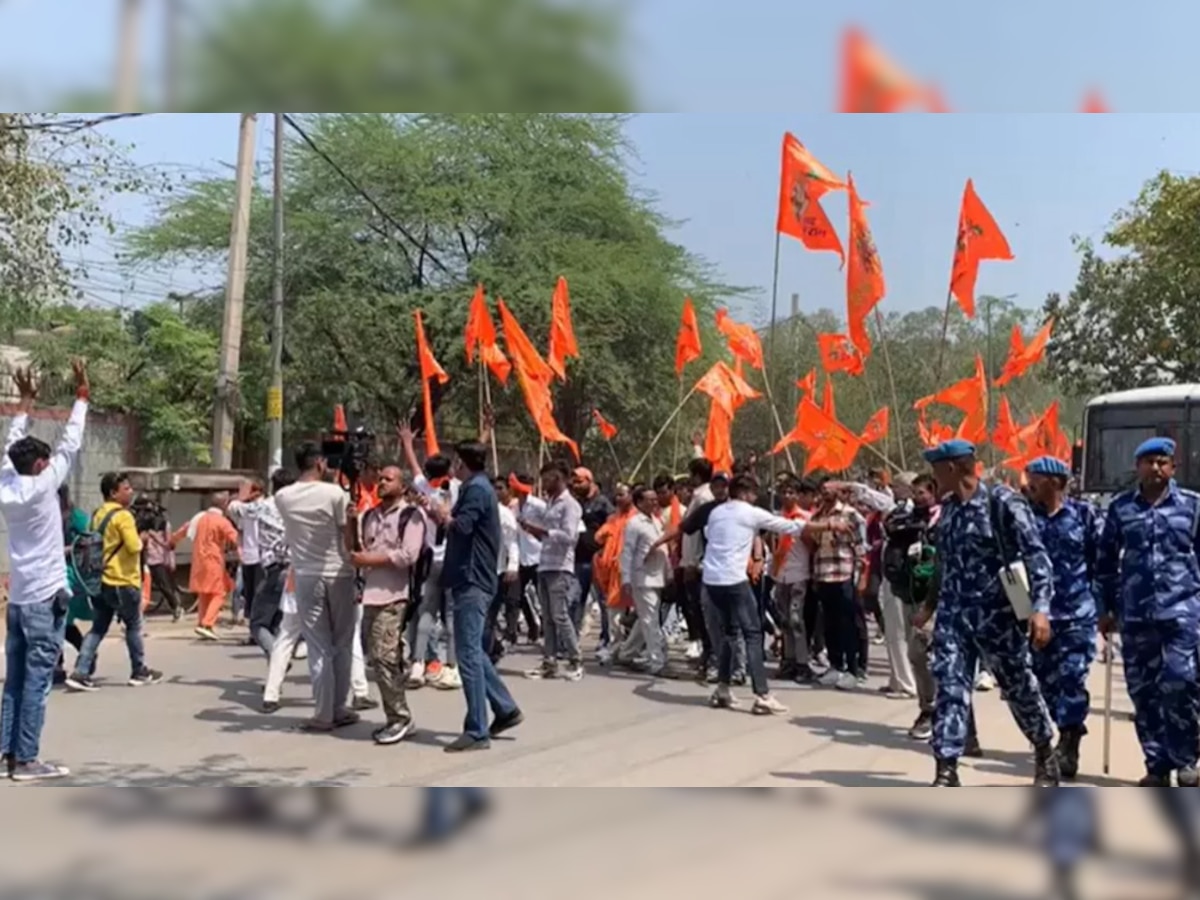 दिल्ली: इजाजत नहीं मिलने के बावजूद जहांगीरपुरी में निकाला गया रामनवमी जुलूस