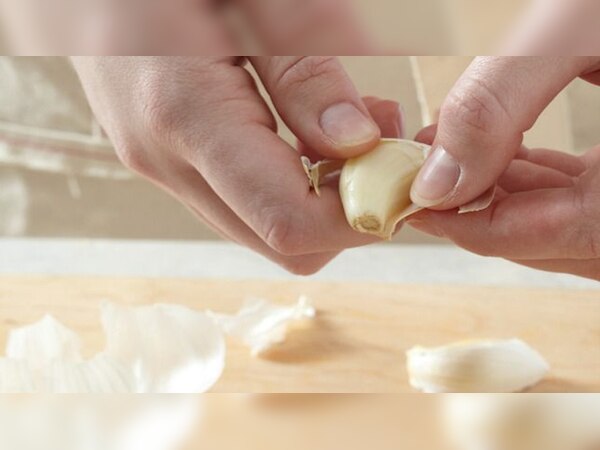 Garlic Benefits: शादीशुदा पुरुष लहसुन के इस खास नुस्खे का करें सेवन; मिलेंगे उमदा रिजल्ट