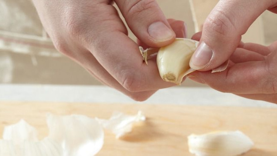 Garlic Benefits: शादीशुदा पुरुष लहसुन के इस खास नुस्खे का करें सेवन; मिलेंगे उमदा रिजल्ट