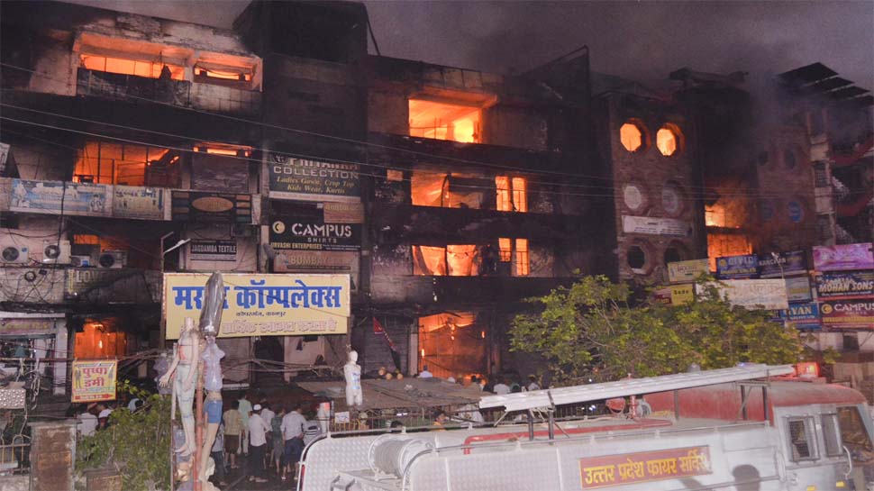 आंधी और बारिश के बाद कानपुर में व्यावसायिक टावरों में लगी आग; 500 दुकानें खाक आंधी और बारिश के बाद कानपुर में व्यावसायिक टावरों में लगी आग; 500 दुकानें खाक