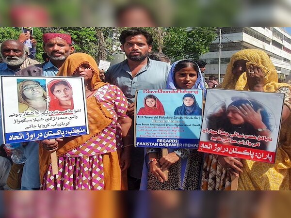 Conversions: पाकिस्तान में इस्लाम के खिलाफ जाकर हिंदू लड़कियों का किया जा रहा धर्मांतरण
