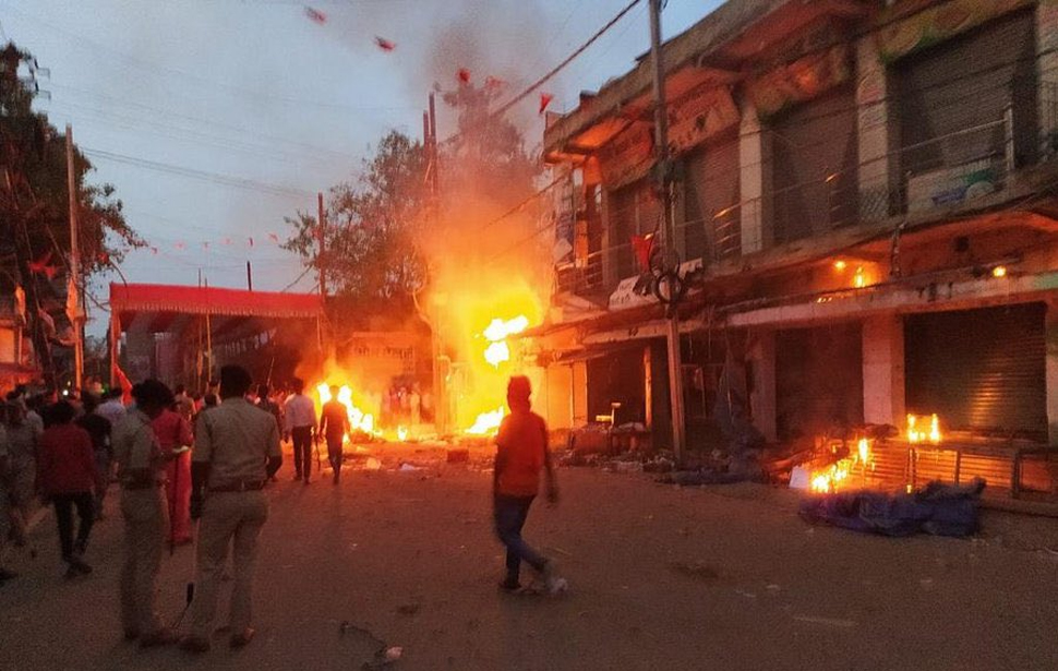 बंगाल, बिहार, हरियाणा और महाराष्ट्र, रामनवमी के मौके पर जले कई शहर, जानिए क्या है ताजा हालात बंगाल, बिहार, हरियाणा और महाराष्ट्र, रामनवमी के मौके पर जले कई शहर, जानिए क्या है ताजा हालात