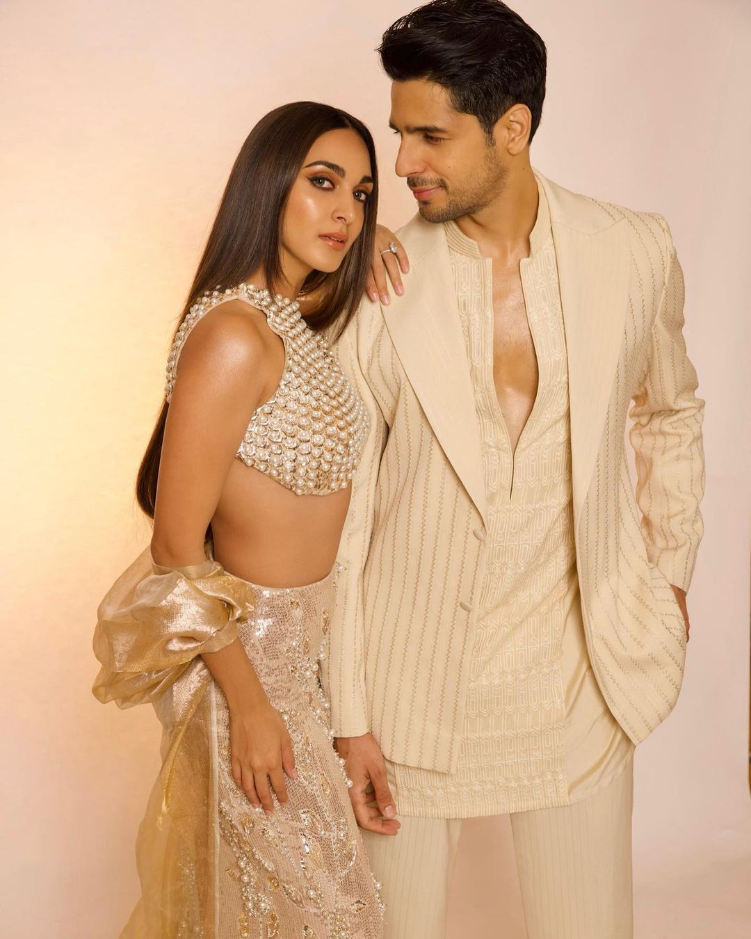 सिद्धार्थ- कियारा ने दिए रोमांटिक पोज़