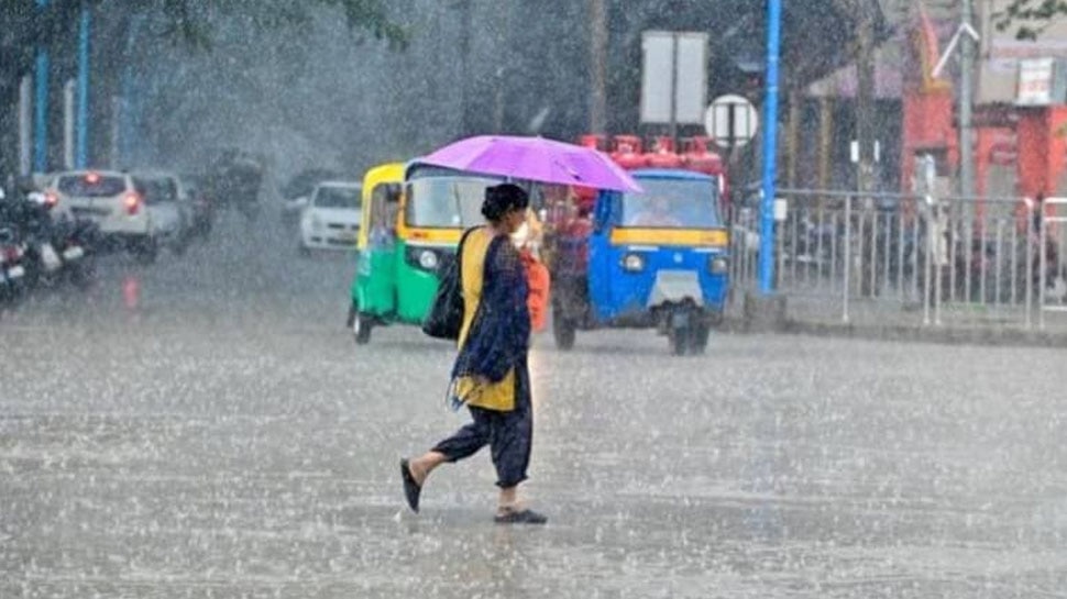 Aaj ka Mausam: आखिर कब थमेगी ये बेमौसमी बारिश? मौसम विभाग ने जारी किया ये बड़ा अपडेट, जानकर ही निकलें घर से बाहर