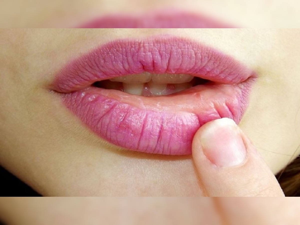 Side Effects of using Lipstick on Health know in details cause cancer