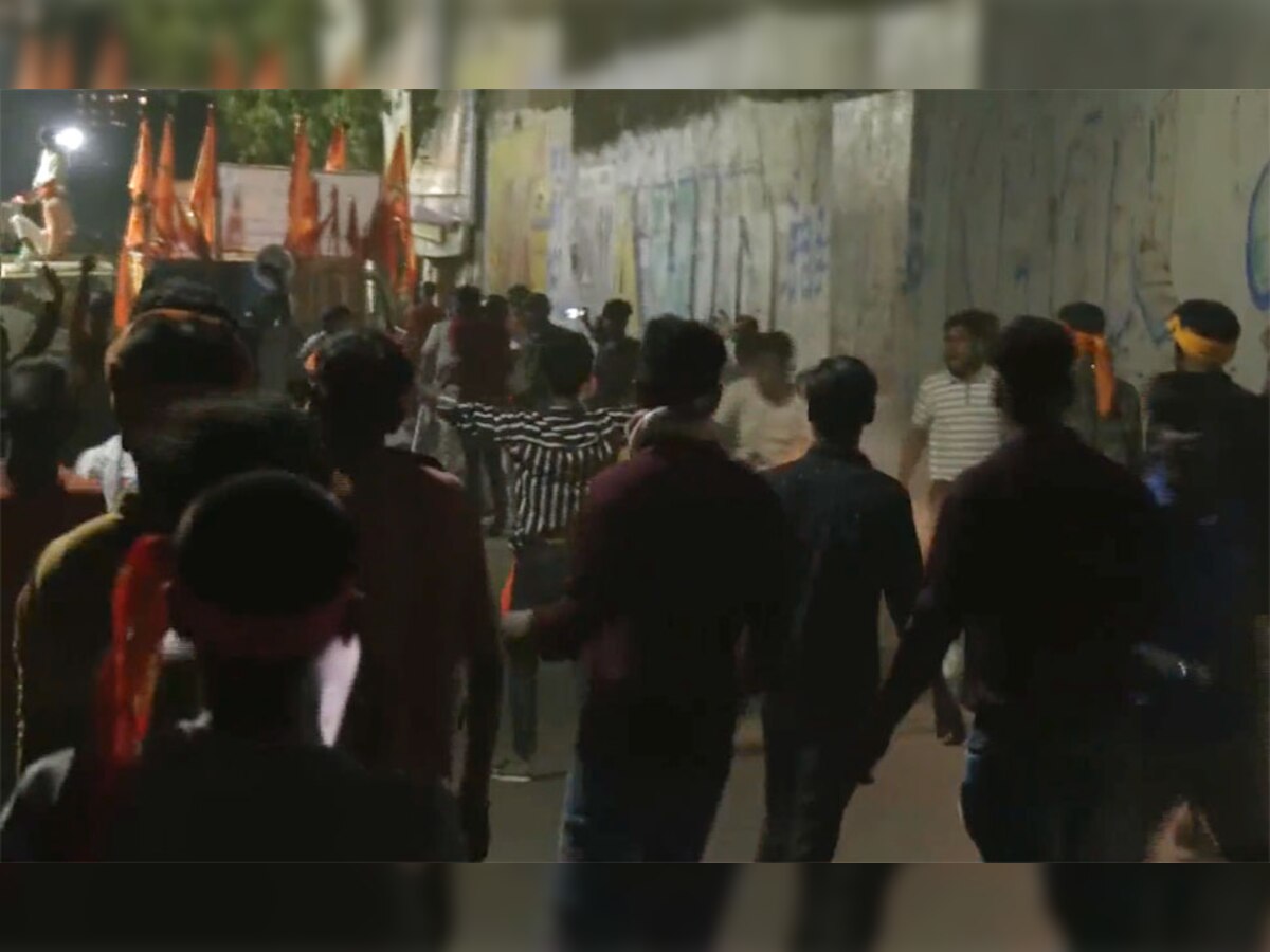 West Bengal: पश्चिम बंगाल में फिर भड़की हिंसा, भाजपा की शोभा यात्रा पर हुआ पथराव, देखिए VIDEO