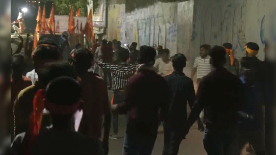 West Bengal: पश्चिम बंगाल में फिर भड़की हिंसा, भाजपा की शोभा यात्रा पर हुआ पथराव, देखिए VIDEO