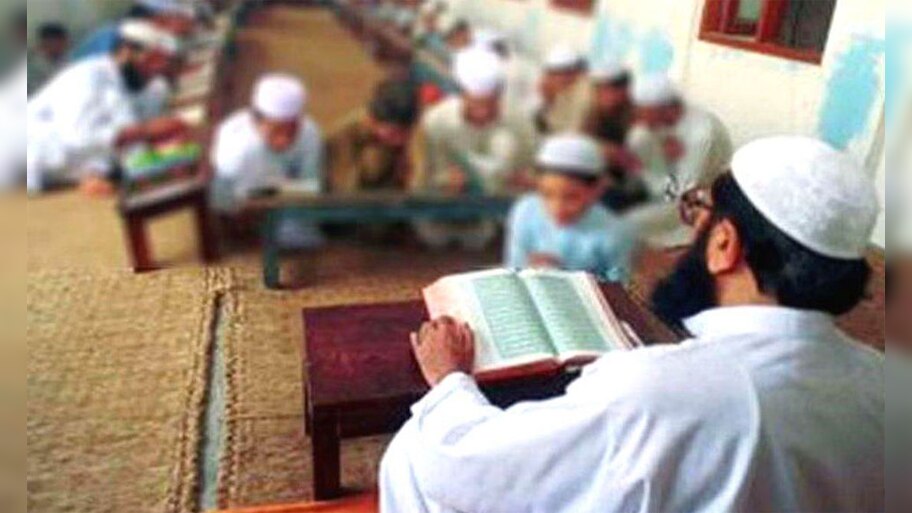 पाकिस्तानी मौलाना का बड़ा बयान, गे पैदा कर रही हैं मदरसे, साल में 70 हजार पैदा करता है एक मदरसा