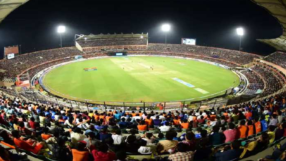 IPL Update: मैच देखने के दैरान दर्शक न लहराएं ये झंडे, हो जाएगी कार्रवाई IPL Update: मैच देखने के दैरान दर्शक न लहराएं ये झंडे, हो जाएगी कार्रवाई