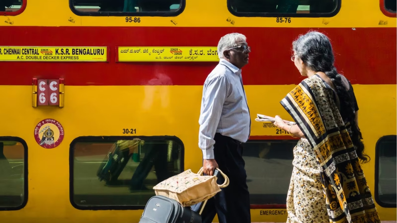 Indian Railways: ट्रेन टिकट में सीनियर सिटिजन को छूट को लेकर बड़ा अपडेट, जानिए यहां