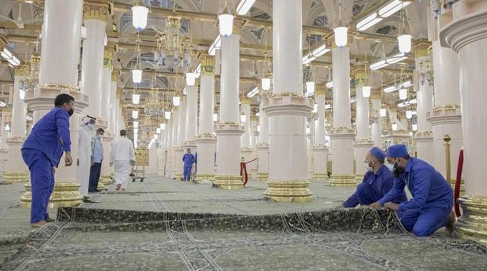 हैरान कर देंगी मस्जिद-ए-नबवी में बिछी हुई कालीन की खासियतें: लगी होती है एक खास चिप हैरान कर देंगी मस्जिद-ए-नबवी में बिछी हुई कालीन की खासियतें: लगी होती है एक खास चिप