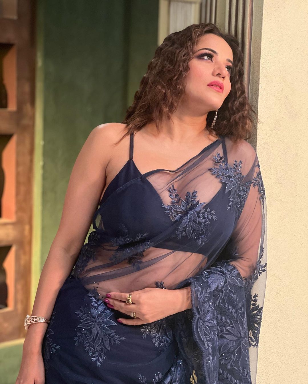 क़ाति्लाना अदाओं से किया वार