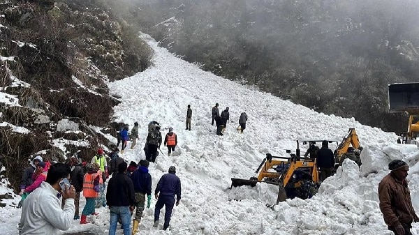 सिक्किम में चीन से सटी पहाड़ी पर भारी हिमस्खलन से छह पर्यटकों की मौत, 11 अन्य घायल
