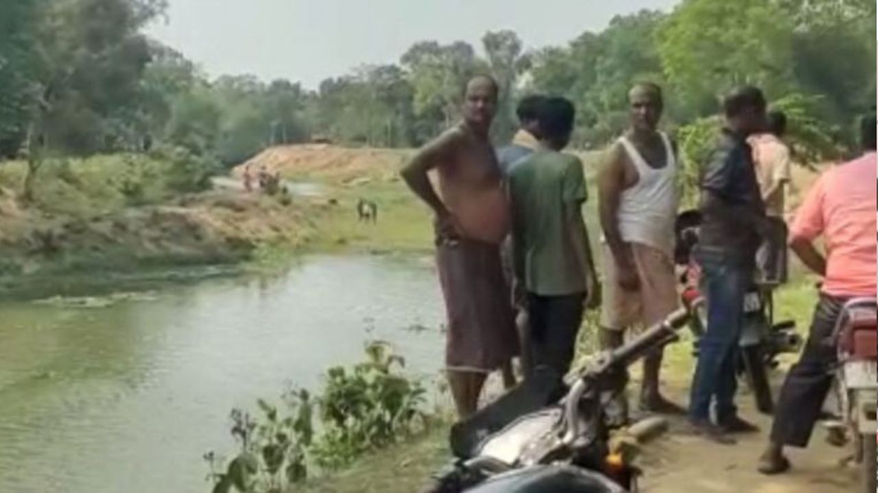 Bhadrak News: ନଦୀରେ ଗାଧୋଇବା ବେଳେ ବୁଡ଼ିଯାଇ ୩ ଛାତ୍ର ମୃତ, ଜଣେ ଗୁରୁତର Bhadrak News: ନଦୀରେ ଗାଧୋଇବା ବେଳେ ବୁଡ଼ିଯାଇ ୩ ଛାତ୍ର ମୃତ, ଜଣେ ଗୁରୁତର