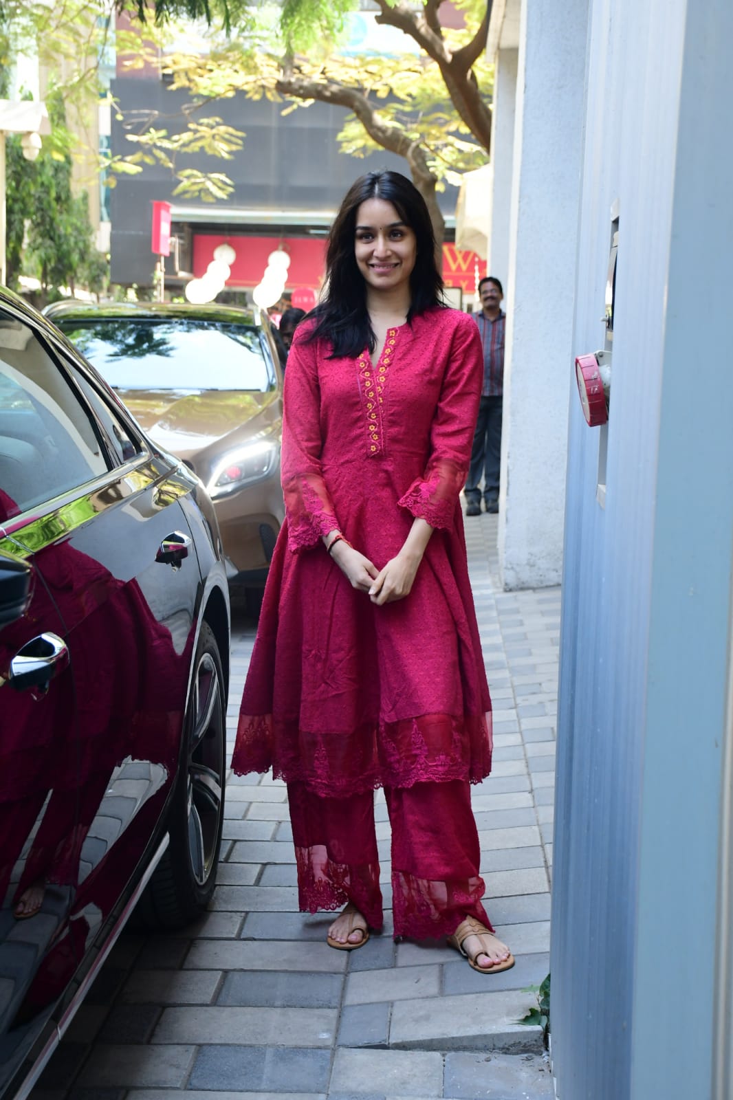 Shraddha Kapoor wear simple pink suit looks beautiful in without ...