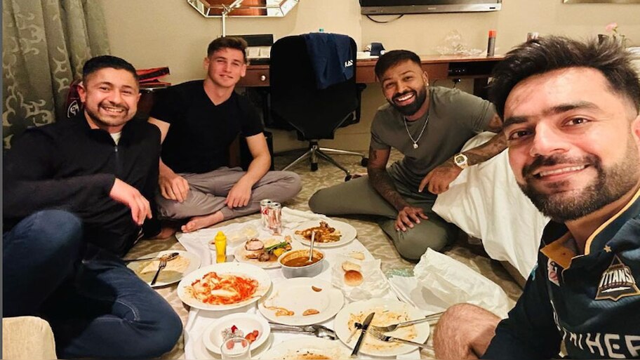 Hardik Pandya and Rashid Khan Sehri Photos: सेहरी के लिए सुबह उठे हार्दिक पंड्या
