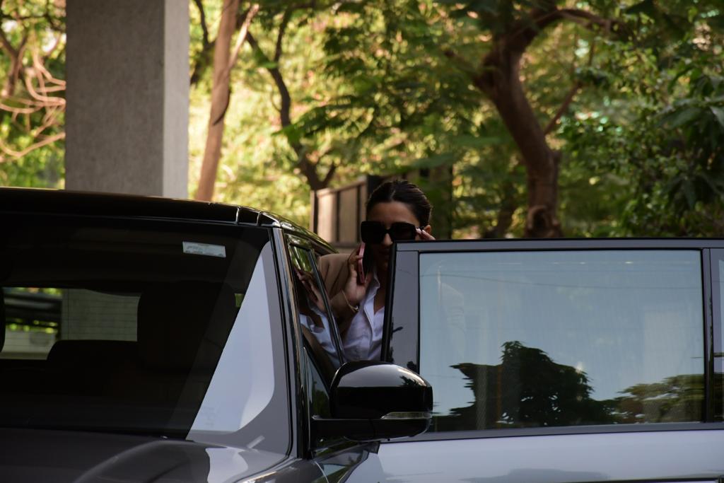 Parineeti Chopra spotted in Khar doing shopping amid wedding rumours ...