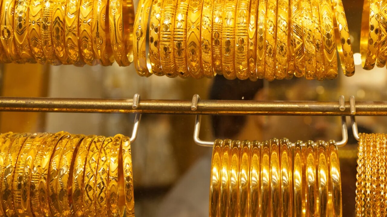 Gold Price Today: बुधवार को महंगा होने के बाद आज सस्ता हुआ सोना, जानिए कितनी कम हुईं कीमतें