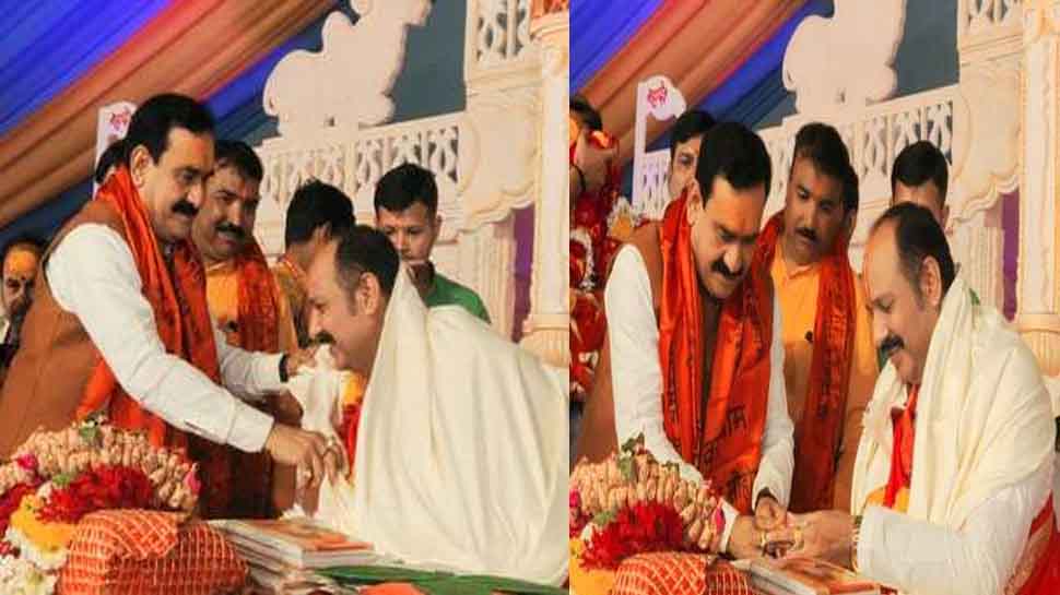 उज्जैन में नरोत्तम मिश्रा ने कांग्रेस पर साधा निशाना, फिर पं. प्रदीप मिश्रा की कथा में पहुंचे उज्जैन में नरोत्तम मिश्रा ने कांग्रेस पर साधा निशाना, फिर पं. प्रदीप मिश्रा की कथा में पहुंचे