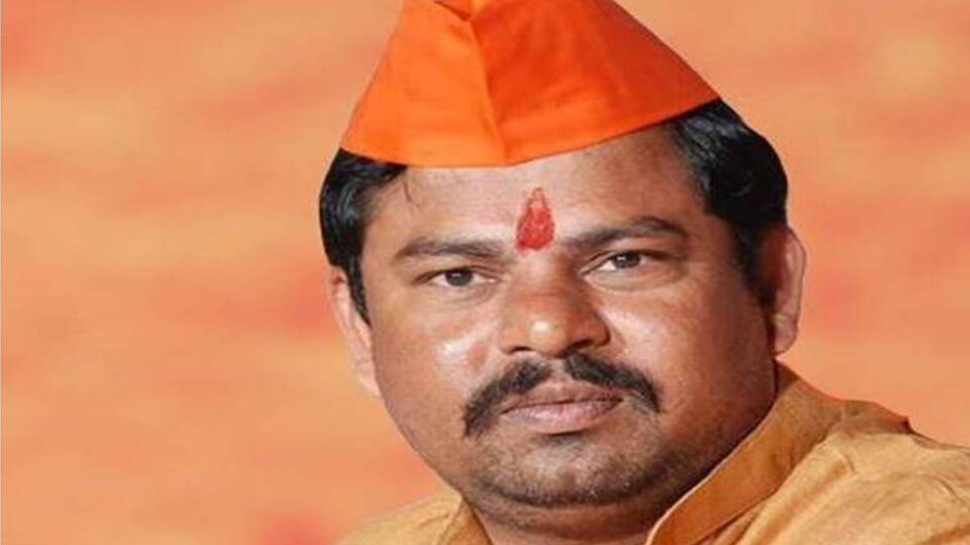 हैदराबाद पुलिस ने MLA टी राजा सिंह को किया गिरफ़्तार; विधायक ने KCR सरकार पर साधा निशाना हैदराबाद पुलिस ने MLA टी राजा सिंह को किया गिरफ़्तार; विधायक ने KCR सरकार पर साधा निशाना