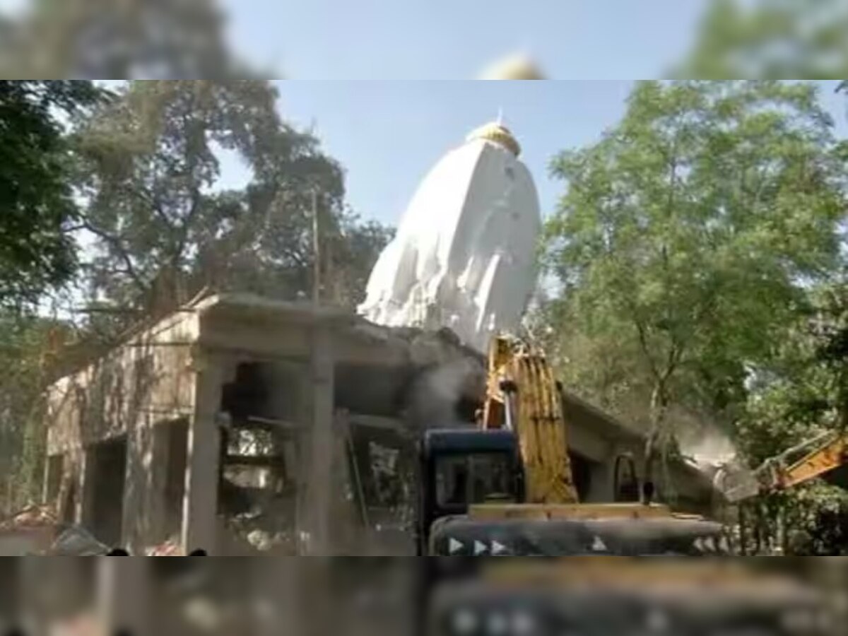 मंदिर वहीं बनाएंगे! 36 मौतों के बाद चला बुलडोजर, 7 दिन बाद ही नया भवन बनाने की घोषणा