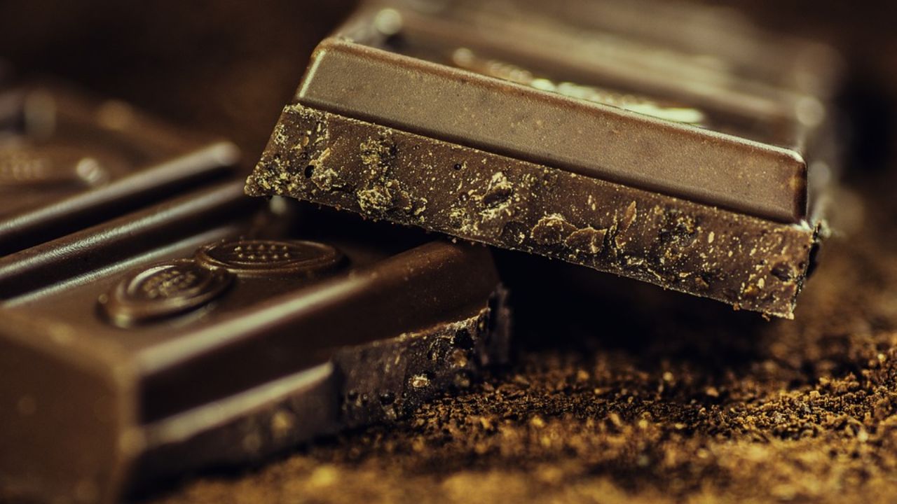 चॉकलेट खाना आपके लिए कितना है फायदेमंद, जानें निर्माण प्रक्रिया से लेकर हर एक सवाल का जवाब