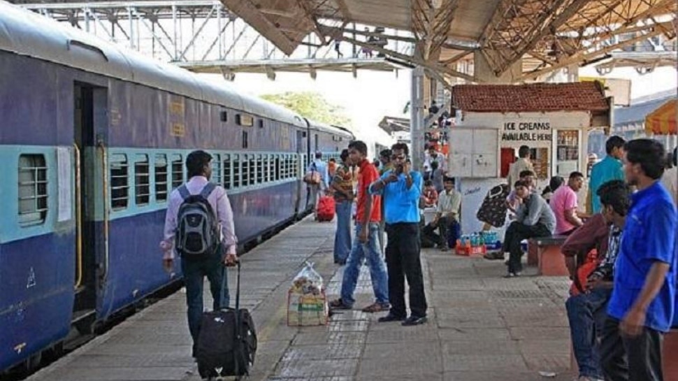 Indian Railway Rules: रात को ट्रेन से उतरकर सुबह तक स्टेशन पर रुकने के लिए क्या प्लेटफॉर्म टिकट लेना होगा?