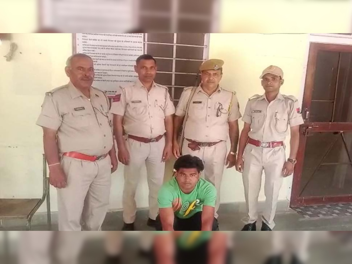 पुलिस की गिरफ्त में आरोपी.