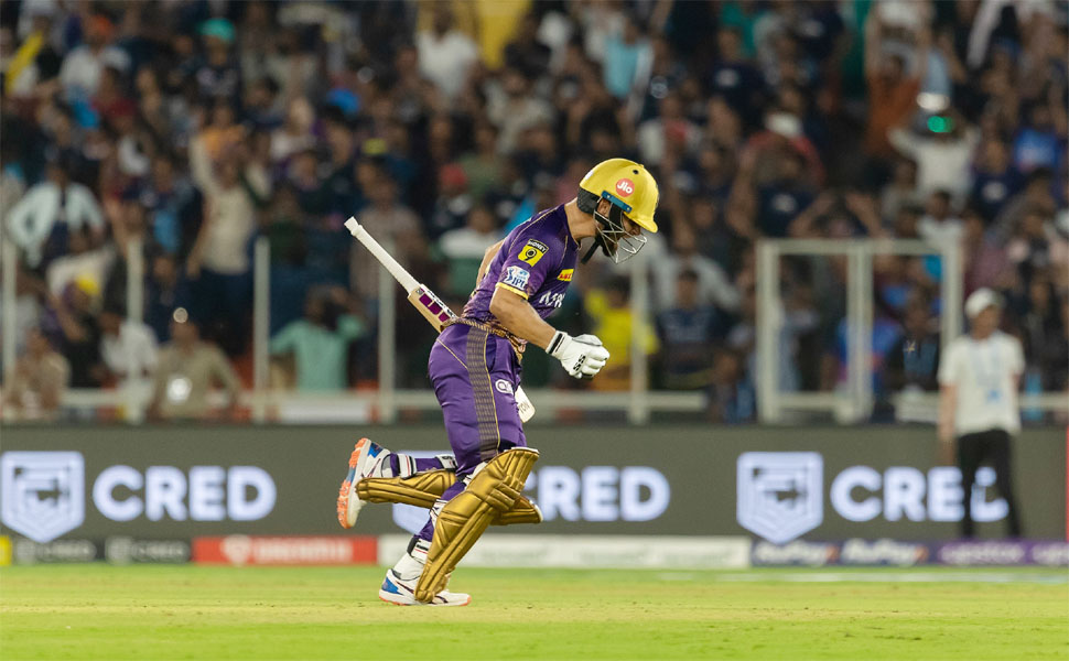 एक ओवर में 5 छक्के लगाने वाले बल्लेबाज और एक इनिंग में सबसे रन देने वाले गेंदबाजों की लिस्ट एक ओवर में 5 छक्के लगाने वाले बल्लेबाज और एक इनिंग में सबसे रन देने वाले गेंदबाजों की लिस्ट