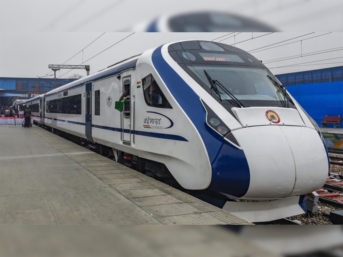 Vande Bharat Express ट्रेन बनाने में कितना पैसा होता है खर्च, हर महीने इतनी करती है कमाई