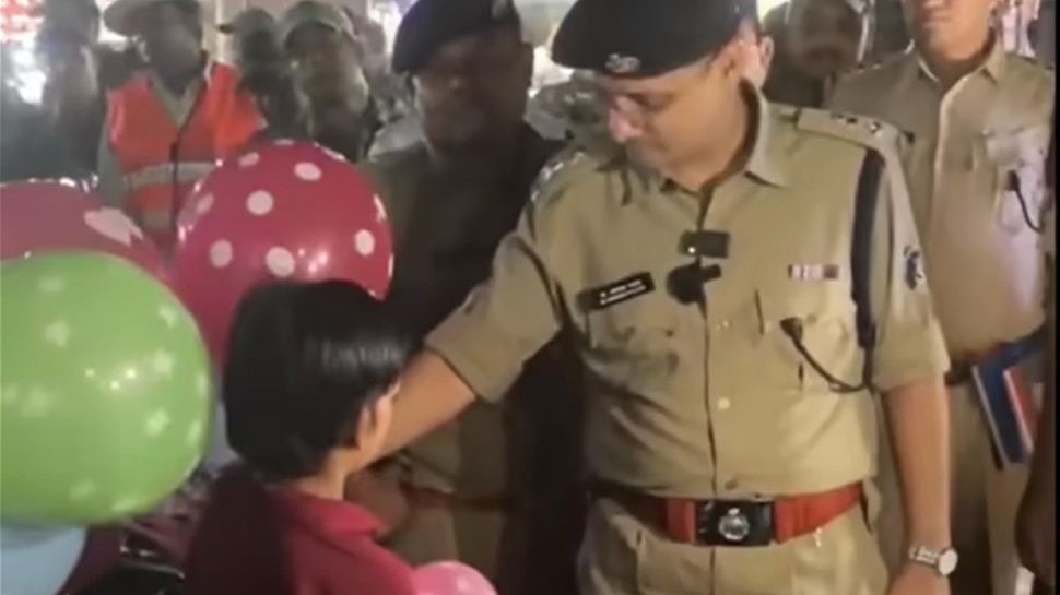 Boy Selling Balloons On Roadside IPS Officer Ask Math Questions People Boy selling balloons on roadside ips officer ask math questions people