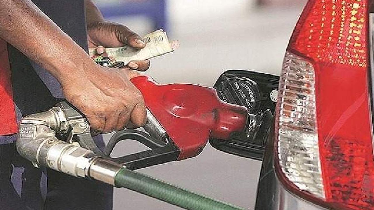 भारत में कैसे बढ़ते और घटते हैं पेट्रोलियम उत्पादों के दाम? इन चीजों से पड़ता है असर