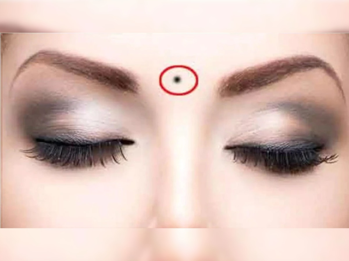 mole-on-female-body-parts-gives-these-signs-about-her-you-will-be