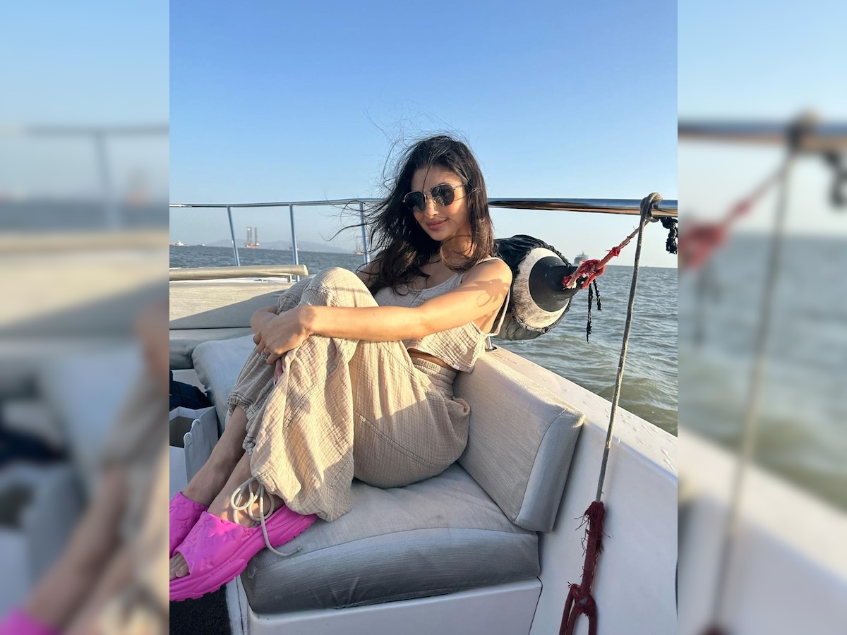 Sizzling Mouni Roy Boldest Sexiest Photos Top Flying Away In Air Tv Naagin Hot Pics Mouni Roy