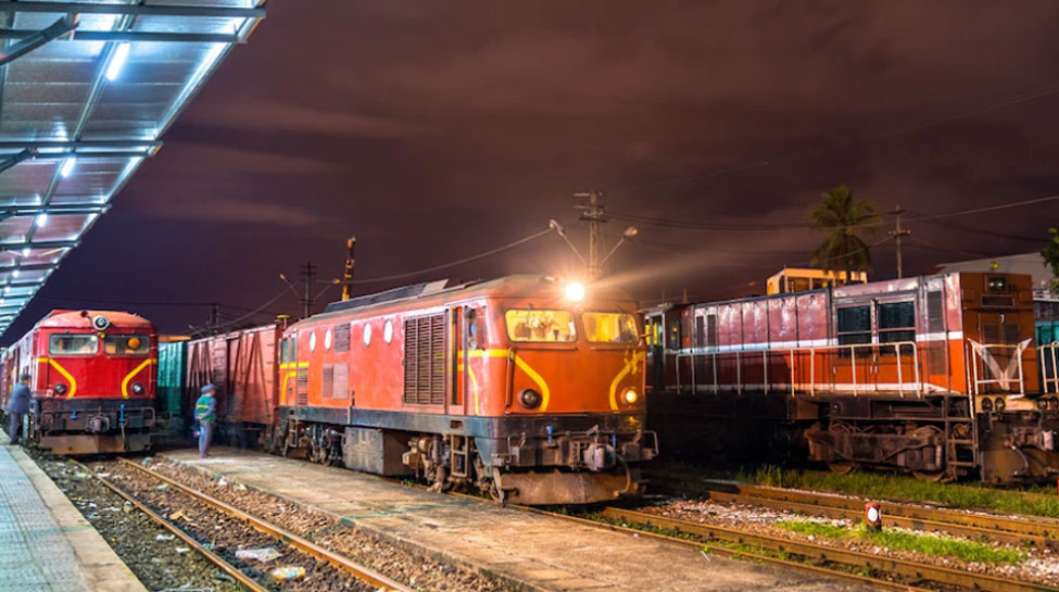 Indian Railway : एक ट्रैक पर चलती हैं कई ट्रेनें, मगर फिक्स्ड दूरी के साथ, इस तरह जान पाते हैं लोको पायलट-Indian Railway: Many trains run on one track, but with fixed distance, this is how loco pilots get to know