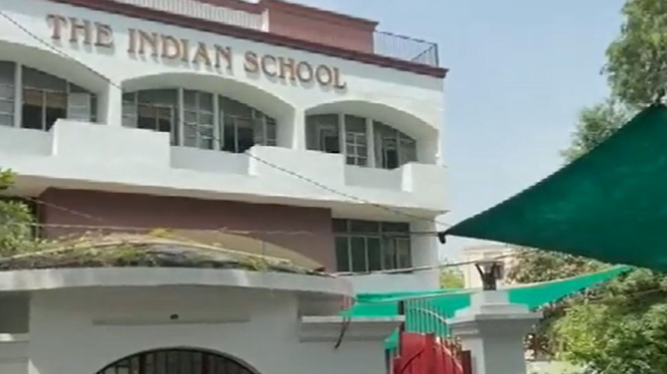 Delhi School Bomb Threat: सादिक नगर के एक स्कूल को मिली बम से उड़ाने की धमकी Delhi School Bomb Threat: सादिक नगर के एक स्कूल को मिली बम से उड़ाने की धमकी