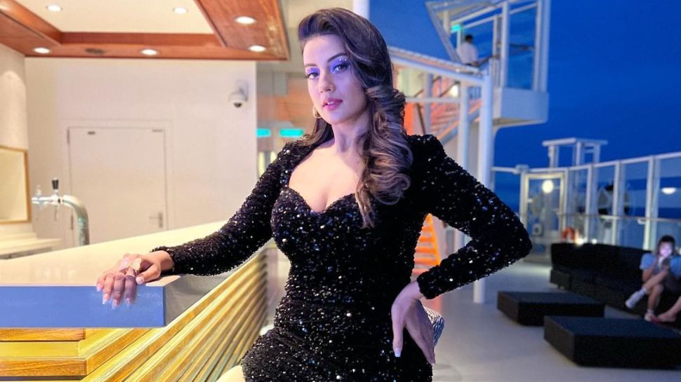 Akshara Ramesh Akshara Singh New Look: ब्लैक ड्रेस में बेहद हसीन लगीं अक्षरा सिंह ...