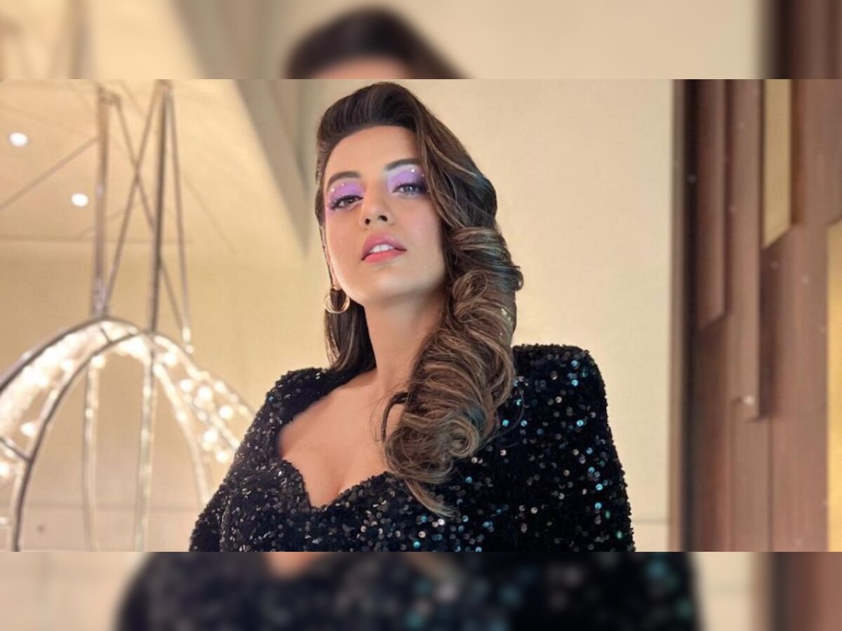 Akshara Singh New Look: ब्लैक ड्रेस में बेहद हसीन लगीं अक्षरा सिंह ...