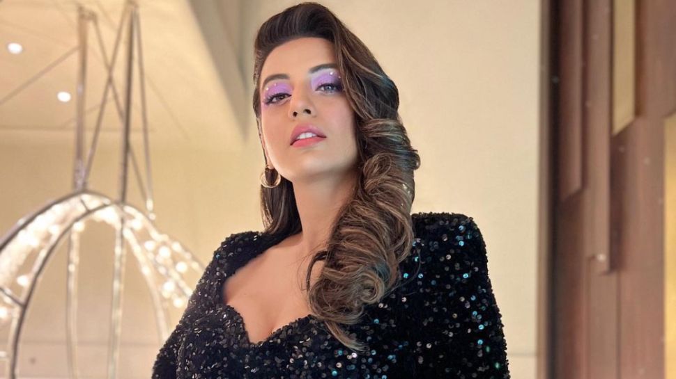 Akshara Ramesh Akshara Singh New Look: ब्लैक ड्रेस में बेहद हसीन लगीं अक्षरा सिंह ...