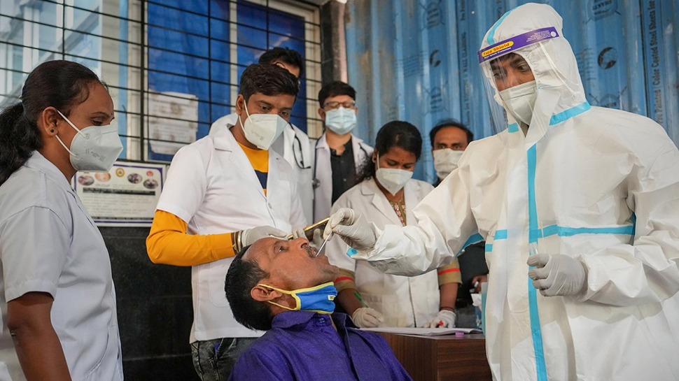 महाराष्ट्र में डरा रहे कोरोना के आंकड़े, एक दिन में 9 की मौत, 1 हजार से ज्यदा मामले महाराष्ट्र में डरा रहे कोरोना के आंकड़े, एक दिन में 9 की मौत, 1 हजार से ज्यदा मामले