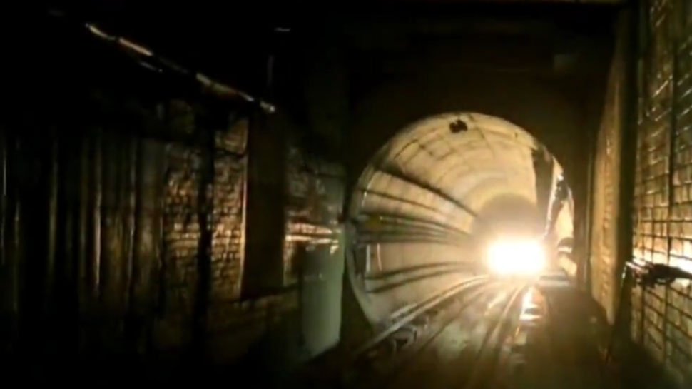 Kolkata Metro: कोलकाता में पानी के अंदर चल रही है मेट्रो, देखें वीडियो Kolkata Metro: कोलकाता में पानी के अंदर चल रही है मेट्रो, देखें वीडियो