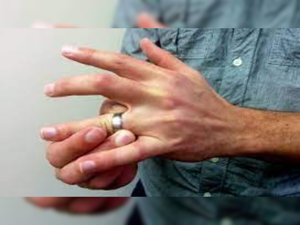 Viral Video: उंगली में फंसी अंगूठी को इस आसान ट्रिक से निकालें बाहर, नहीं होगी कोई परेशानी