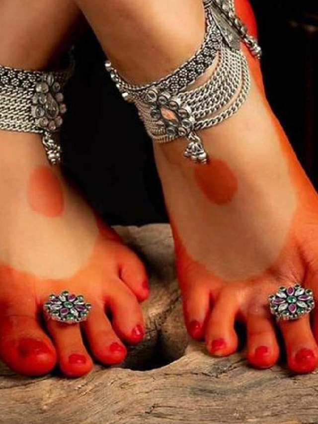 Gaurav Gupta Astrology - The Ancient Vedic Science behind the Toe Ring:  This toe ring is worn in pairs in the second toe of both feet and are  usually made of silver