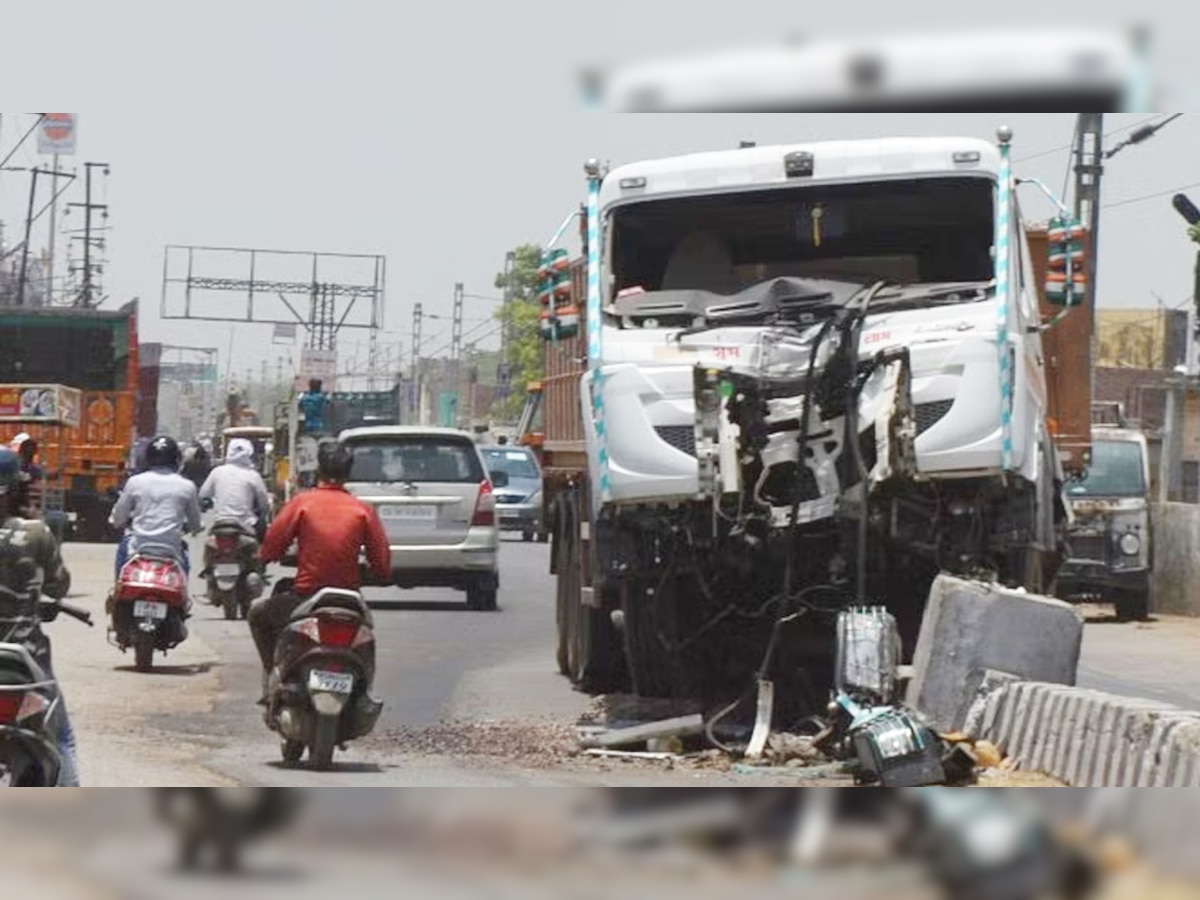 Ujjain Accident:  ଦୁଇ ବାଇକ ଚାଳକଙ୍କ ମୁଣ୍ଡ ଉପରେ ଚଢିଗଲା ଡମ୍ପର