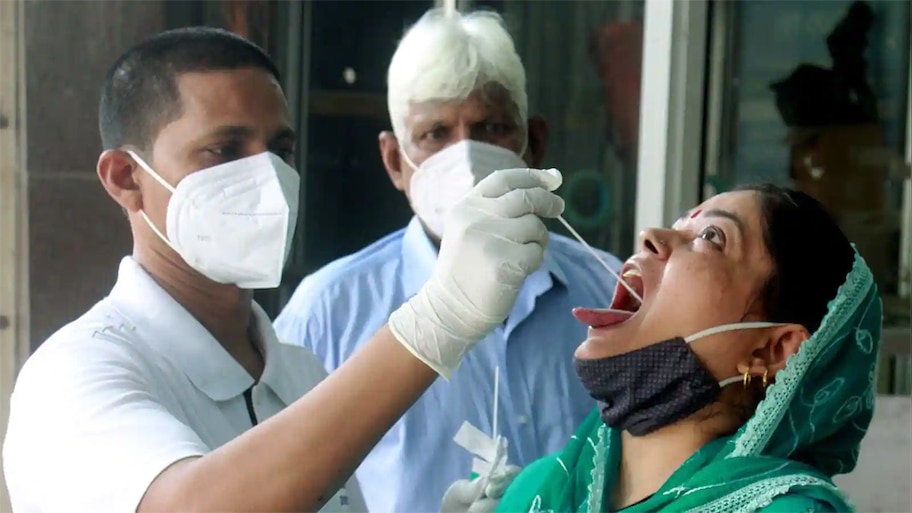Covid Update: नहीं थम रही कोरोना की रफ्तार, लगातार हो रही मौतें, 50 हजार के करीब एक्टिव मरीज